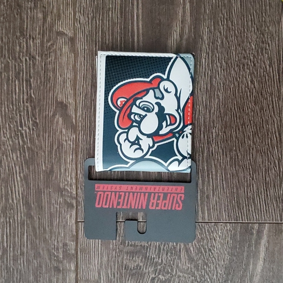 ❤️ Super Nintendo Super Mario World Wallet - Brand New - Picture 1 of 8